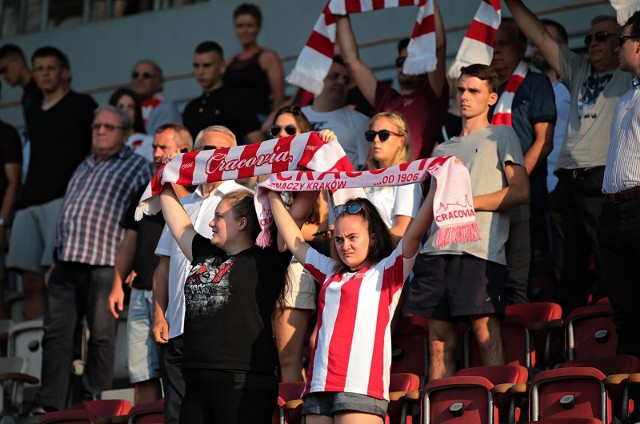 Kibice są na stadionie przy ul. Kałuży na dobre i na złe