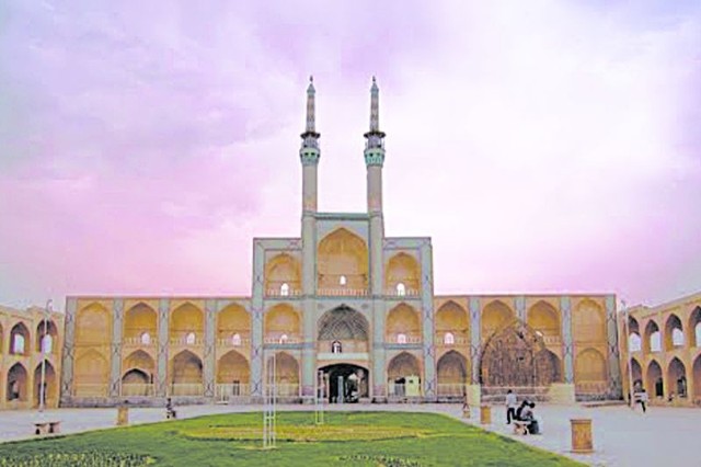 Zapierające dech w piersiach budowle i irańskie krajobrazy zobaczymy w ełckiej bibliotece.