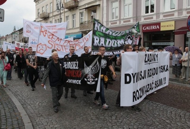 Antyrządowa demonstracja przeszła w czwartek ulicą Żeromskiego.