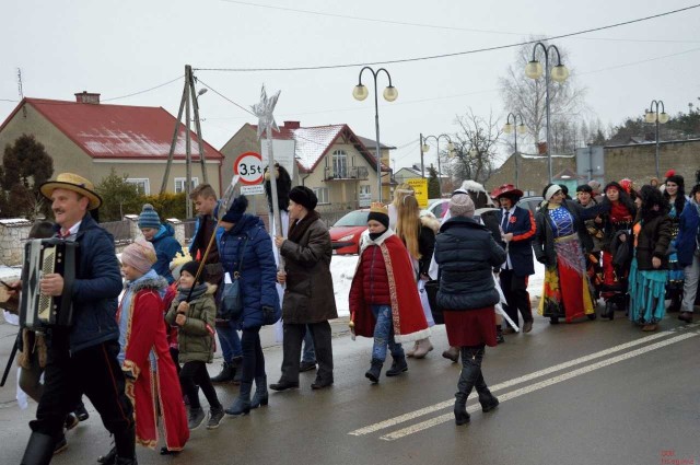 Przegląd otworzył barwny krowód