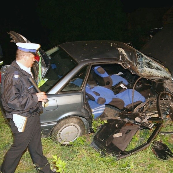 Wypadek na ulicy Ocickiej w Tarnobrzegu. Za kierownicą tego auta siedział pijany mężczyzna.