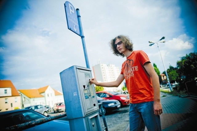 Mateusz Florczak przekonuje, że system naliczania opłat musi być przejrzysty. - Ludzie nie mają czasu zastanawiać się o co chodzi urzędnikom - mówi. (fot. Daniel Polak)