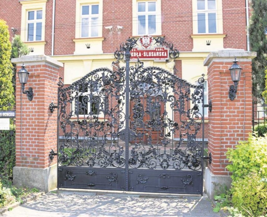 Kuta brama przy Cesarsko-Królewskiej Szkole Ślusarskiej