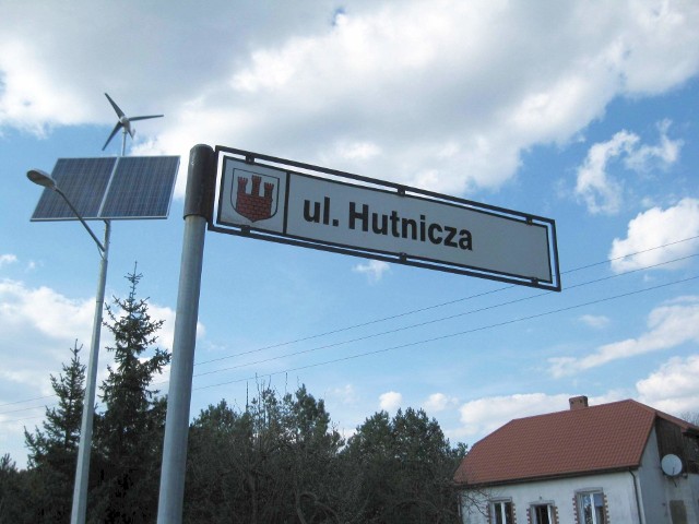 Z ulicy Hutniczej w Wąchocku jest najbliżej do Starachowic, przez starachowicką ulicę Mieszała