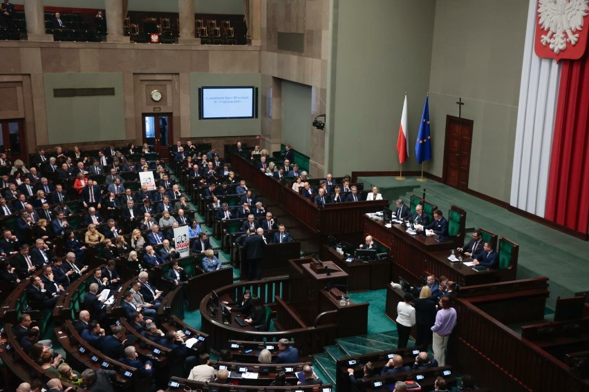 Dzisiaj drugi dzień 2. posiedzenia Sejmu