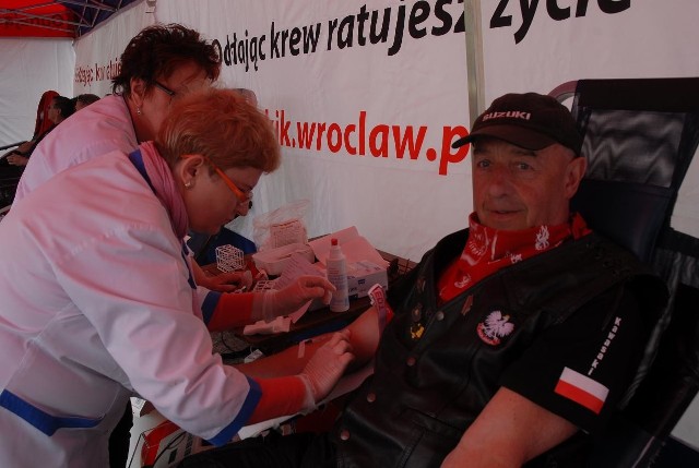 W gronie tych, którzy tego dnia oddali krew, był głogowianin Bogusław Korba. Pobieraniem krwi od motocyklistów i ich przyjaciół zajmowały się pielęgniarki Floriana Obrębska i Liliana Długosz.