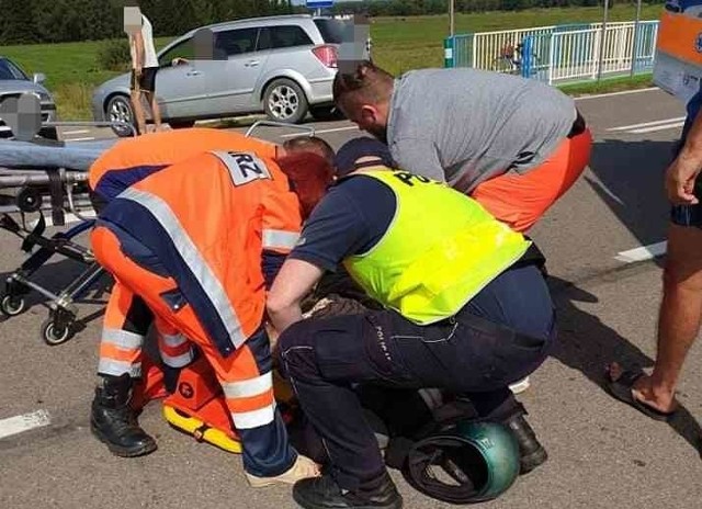 Łazy - Szafranki: Wypadek motorowerzysty. 71-latka potrącił samochód osobowy