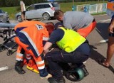 Łazy - Szafranki: Wypadek motorowerzysty. 71-latka potrącił samochód osobowy (zdjęcia)