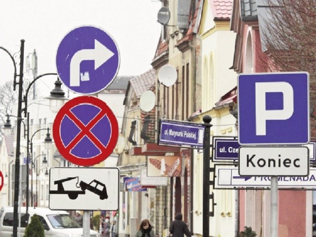 Wymiana i konserwacja znaków drogowych w Ustce w tym roku pochłonie niemal 130 tys. zł.