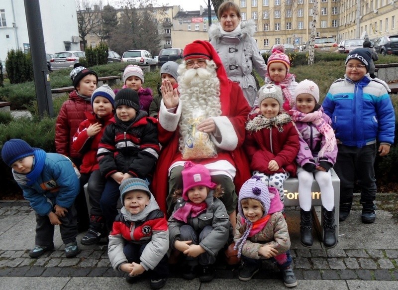 Święty Mikołaj spotkał się z dziećmi z częstochowskich szkół...