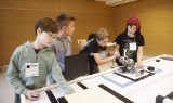 Zawody dla uczniów na Politechnice Rzeszowskiej. Konstruują roboty i walczą w turnieju GGRobot [ZDJĘCIA]