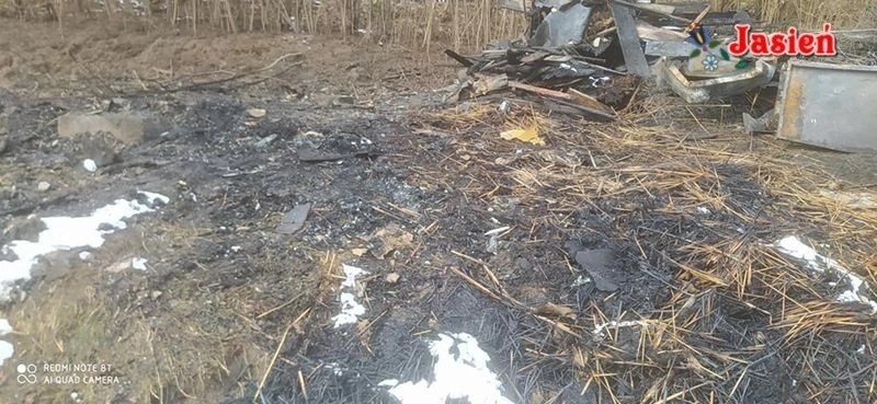 Pożar przyczepy campingowej w Łupawsku (ZDJĘCIA, WIDEO)