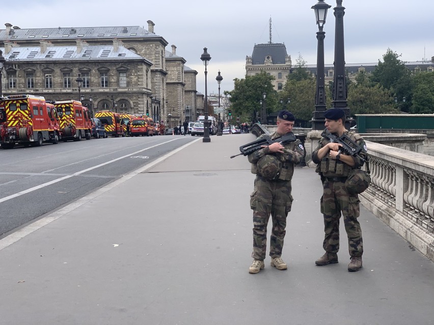 Francja: Atak nożownika na komendzie policji w Paryżu. Nie...