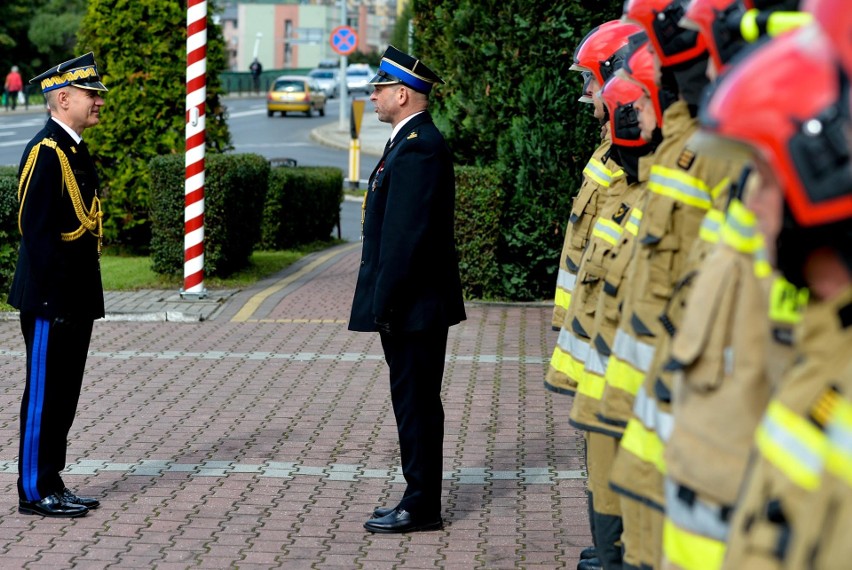 Komendant główny PSP nadbryg. Andrzej Bartkowiak w Przemyślu. Odznaczył 20 podkarpackich strażaków [ZDJĘCIA]