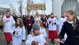 Kościół Katolicki  świętuje Wielkanoc, najważniejsze i najstarsze święto. Tłumy wiernych uczestniczyły w wigilii paschalnej i rezurekcji 