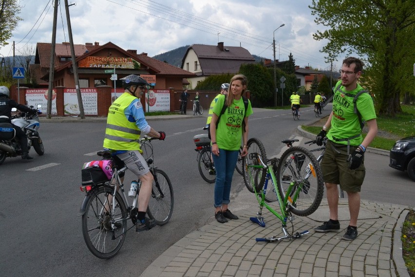 Bielski Rodzinny Rajd Rowerowy 2015 jedzie ulicami powiatu bielskiego. Jest rekord! [ZDJĘCIA]