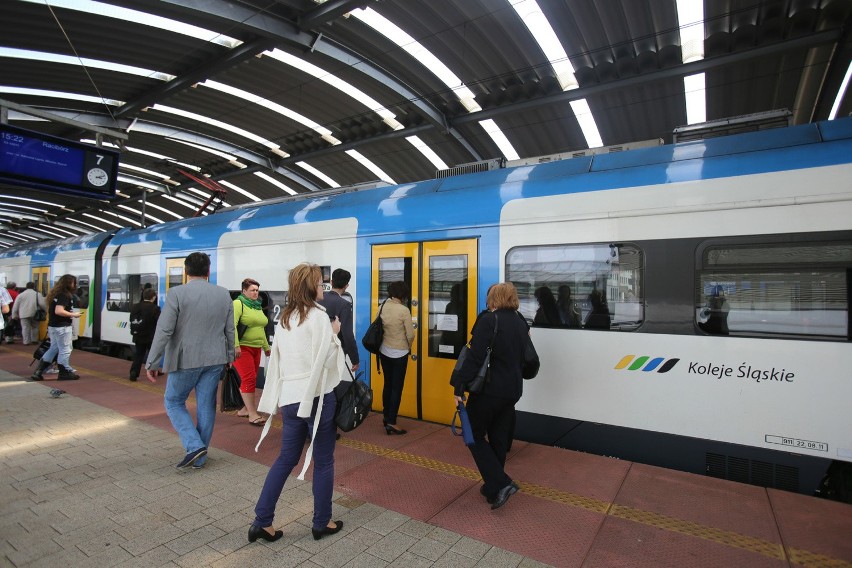 Pociągi Kolei Śląskich zapowiadane są wraz z numerami linii