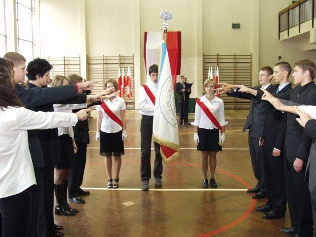 Ślubowanie to ostatni krok do normalnego, szkolnego życia.