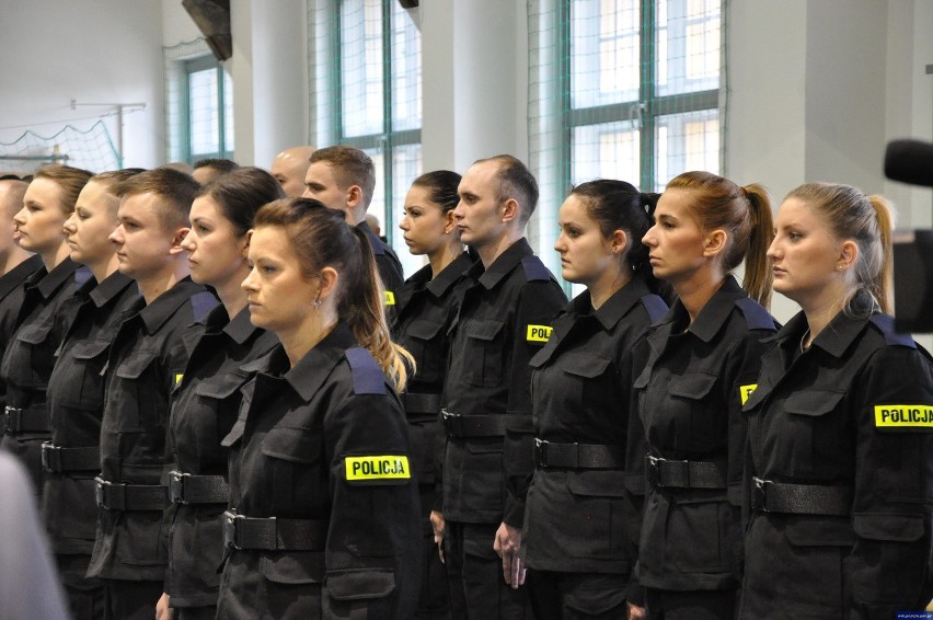 Ślubowanie nowych policjantów. Nowi mundurowi w Gołdapi, Giżycku, Olecku (zdjęcia)