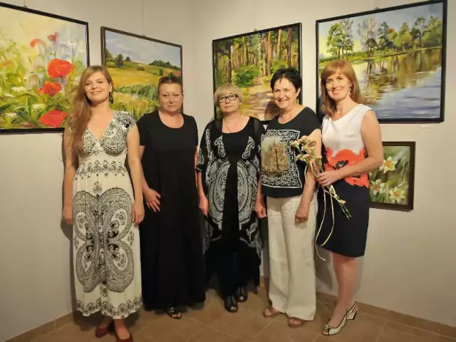 Od lewej: Joanna Kaźmierczak, Joanna Kossak, Zuzanna Drozdowska, Halina Rogozińska, Aleksandra Mrozowska. Wystawę ich prac można oglądać do 23 lipca 2015.