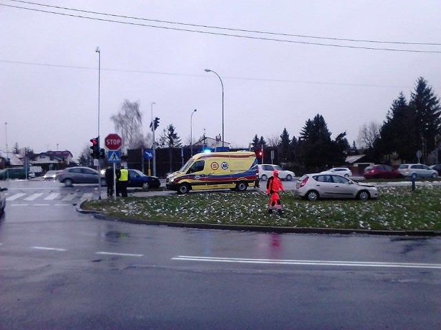 Do zdarzenia doszło dziś rano. Na skrzyżowaniu ulic Lwowskiej i Olbrachta zderzyły się dwa samochody. Tworzą się niewielkie korki, policjanci kierują na objazdy. 