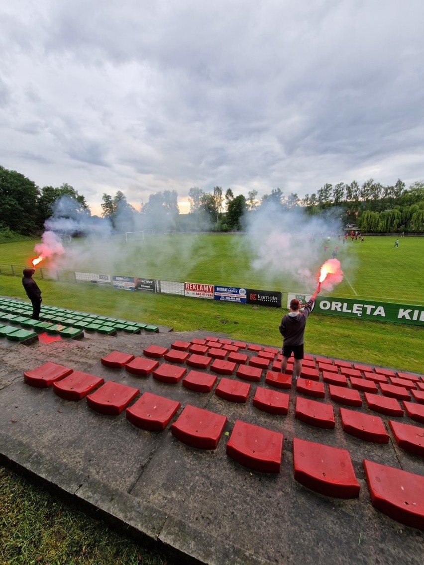 Tak piłkarze i kibice Orląt Kielce fetowali awans do Hummel 4 ligi. W niedzielę ostatni mecz w klasie okręgowej i wielki festyn rodzinny