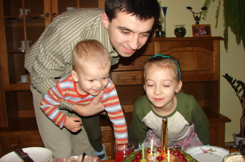 Rok 2007 - Rafael Rokaszewicz z synkiem Michałem i córeczką...