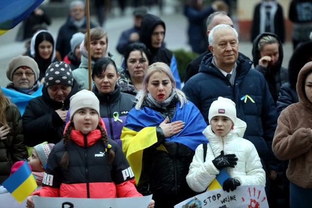 Duża liczba uczniów, brak integracji, oraz brak kontaktu z "żywym" językiem polskim mogą prowadzić do modelu separacyjnego zamiast integracyjnego – obawiają się badacze.