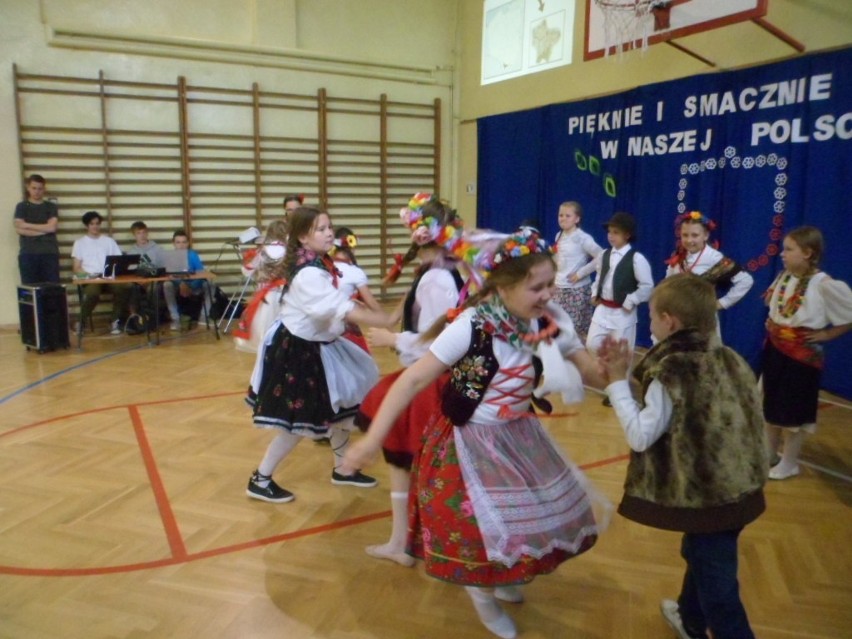 Poszczególne klasy prezentowały wylosowane regiony Polski