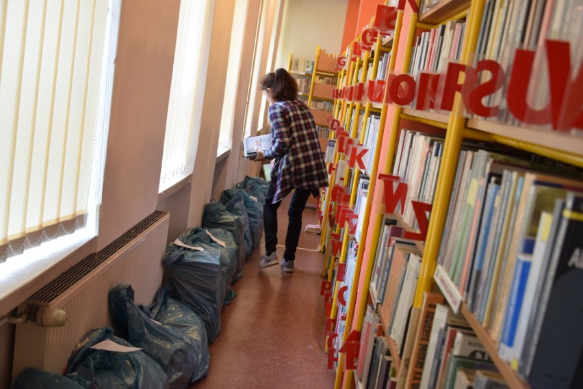 To był trudny rok dla bibliotek. Jak pandemia wpłynęła na czytelnictwo w Tarnobrzegu?