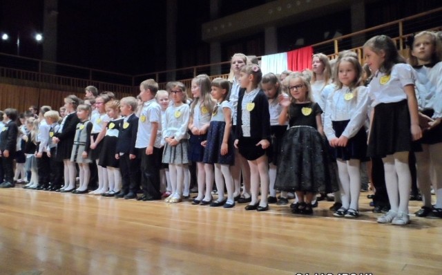Wszystkie dzieci klas pierwszych Ogólnokształcącej Szkoły Muzycznej I stopnia w Radomiu zostały pasowane na pełnoprawnych uczniów.