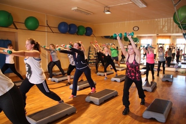 Będzie też czas na grupowe zajęcia fitness, nordic walking oraz wspólne&#8230; spalanie tłuszczu na siłowni.
