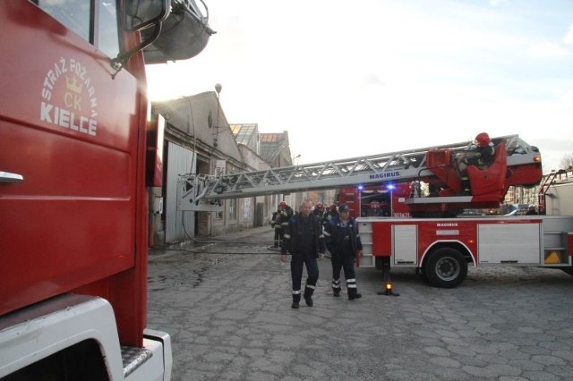 Pożar hali przy ulicy Mielczarskiego w Kielcach 