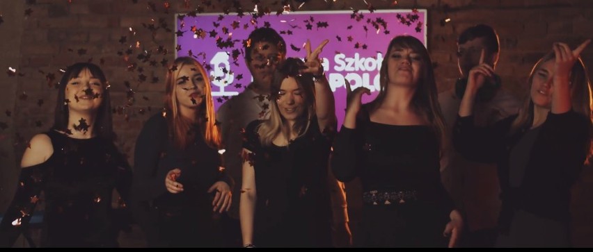 Michałowo. Klasa disco polo prezentuje swoją piosenkę na Nowy Rok