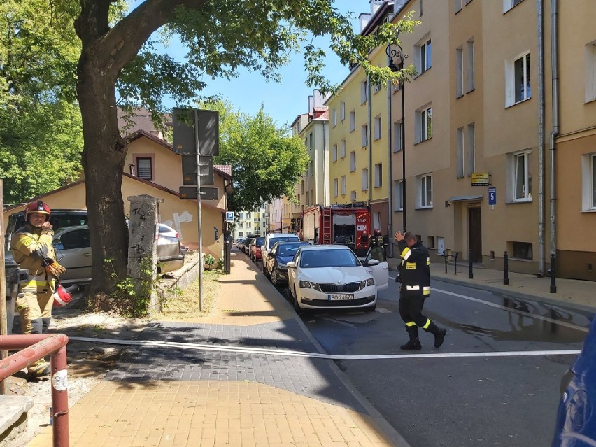 Lublin: Pożar dachu kamienicy na ulicy Wschodniej. Interweniowały 4 zastępy straży pożarnej