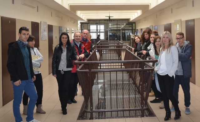 Studenci psychologii Wyższej Szkoły Handlowej w Radomiu zwiedzali zakład karny w Żytkowicach w gminie Garbatka-Letnisko.