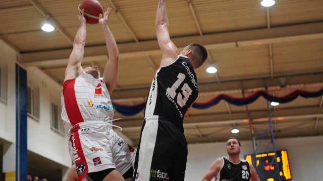 W meczu na szczycie II Ligi Tur Basket Bielsk Podlaski przegrał z ŁKS Coolpack Łódź 95:102