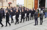 Pogrzeb dzieci, które zginęły w tragicznym pożarze domu w Choroszczy. W ostatniej drodze towarzyszyły im tłumy żałobników