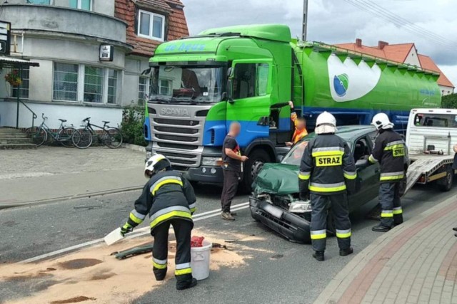 Wczoraj o godz. 12.15 w miejscowości Osie doszło do zdarzenia drogowego z udziałem samochodu osobowego opel astra oraz ciężarowej scanii. 