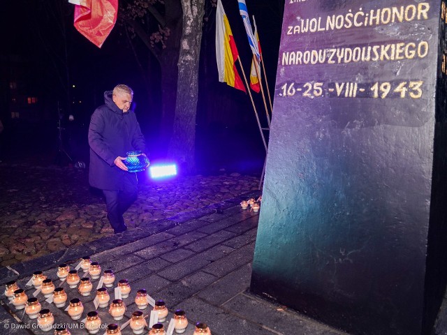 W rocznicę rozpoczęcia likwidacji getta białostockiego, 5 lutego o godz. 17.00, pod pomnikiem Bohaterów Getta na placu Mordechaja Tenenbauma zapalono symboliczne światło pamięci.