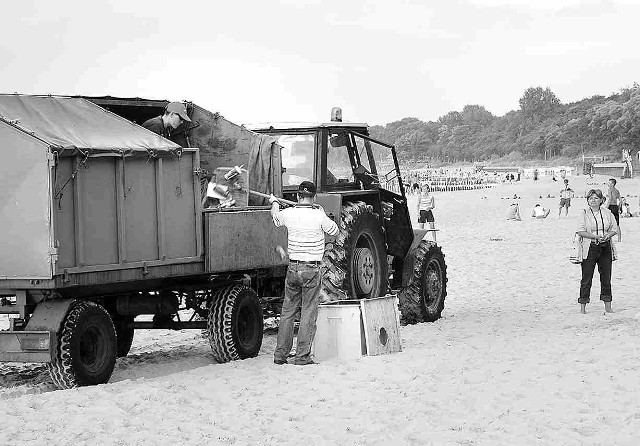 Na zdjęciu: Tony śmieci &#8211; to &#8222;pamiątka&#8221;, która zostaje na kołobrzeskiej plaży po wypoczywających turystach.