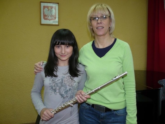 Karina Kamizela ze swoim opiekunem muzycznym Małgorzatą Kacperską.
