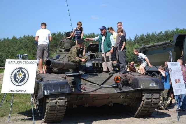 Piąta edycja Militariady w Nowej Dębie to przede wszystkim prezentacja sprzętu wojskowego. Na zdjęciu czołg z 1 Batalionu Czołgów w Żurawicy.