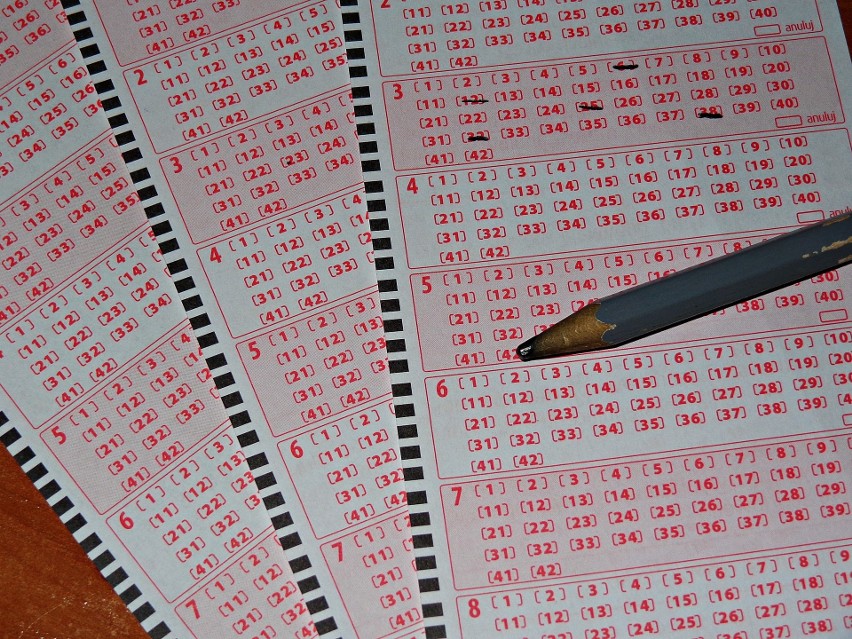 „Szóstka” w Lotto padła w Ostrowcu Świętokrzyskim! Szczęśliwiec wygrał prawie 10 milionów. Znamy szczegóły 