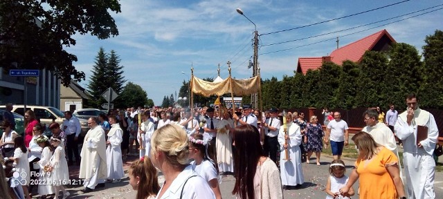 Mieszkańcy gminy Orońsko przeszli w procesji Bożego Ciała. Więcej na kolejnych zdjęciach