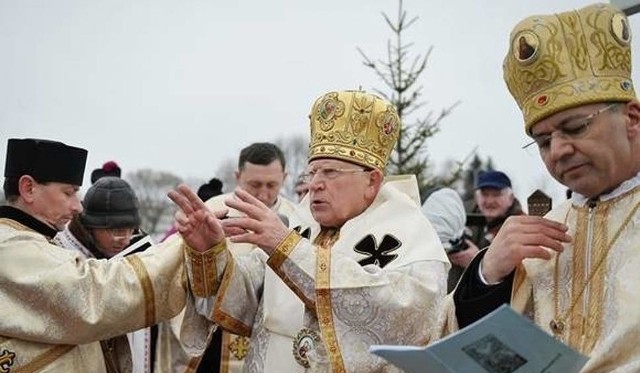 Nowy metropolita przemysko - warszawski obrządku greckokatolickiego abp Eugeniusz Popowicz (z prawej) i odchodzący na emeryturę, dotychczasowy metropolita abp Jan Martyniak.