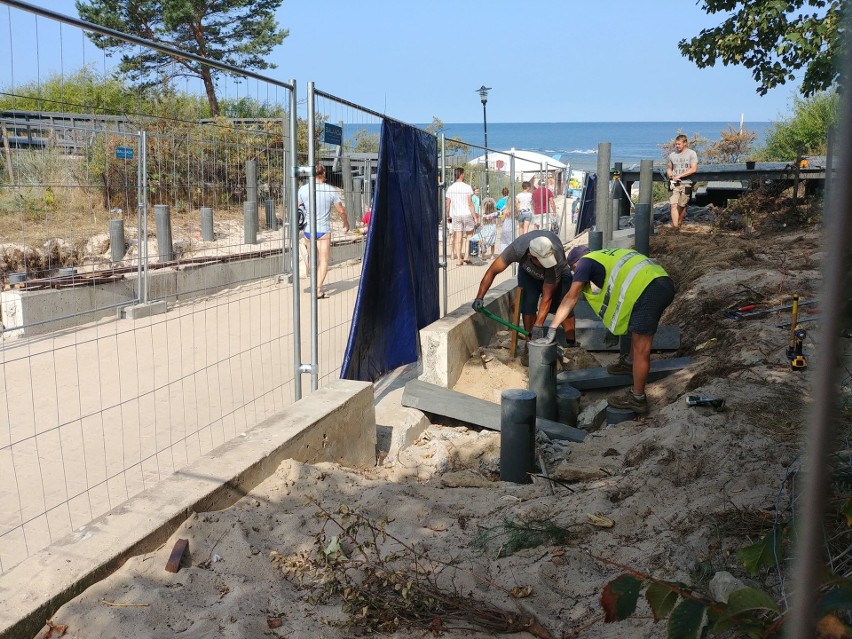 Okropny hałas na plaży w Międzyzdrojach. Turyści mają dość [ZDJĘCIA, WIDEO]