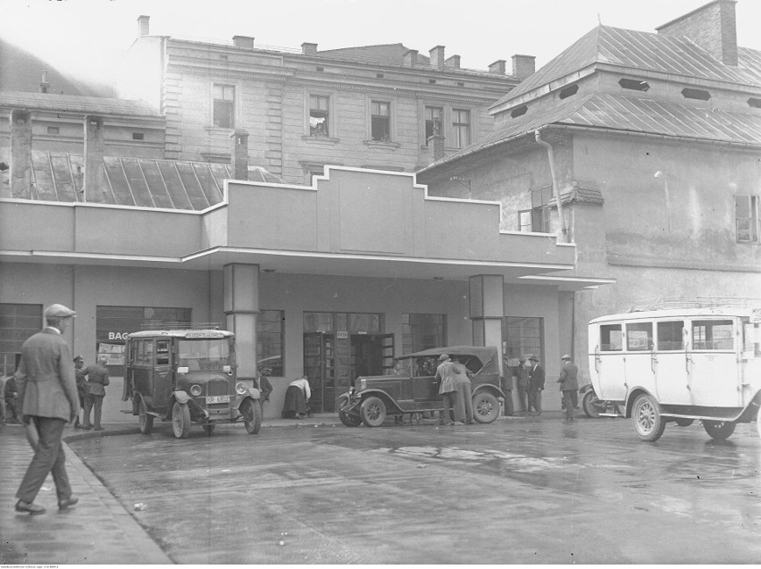 Co dalej z rewitalizacją placu św. Ducha? Niegdyś był tam dworzec autobusowy, dziś jest parking [ARCHIWALNE ZDJĘCIA]