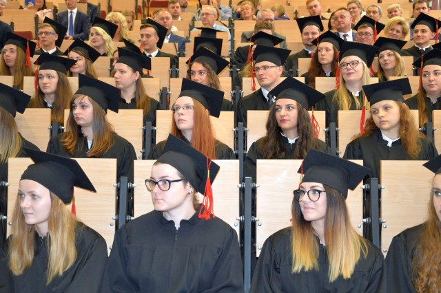 Tegoroczni absolwenci Katolickiego Uniwersytetu Lubelskiego z tytułami magistrów, podczas edukacji korzystali ze stypendiów