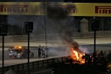 Koszmarny wypadek podczas wyścigu o Grand Prix Bahrajnu. Romain Grosjean uciekł z płonącego bolidu, złamanego na pół!